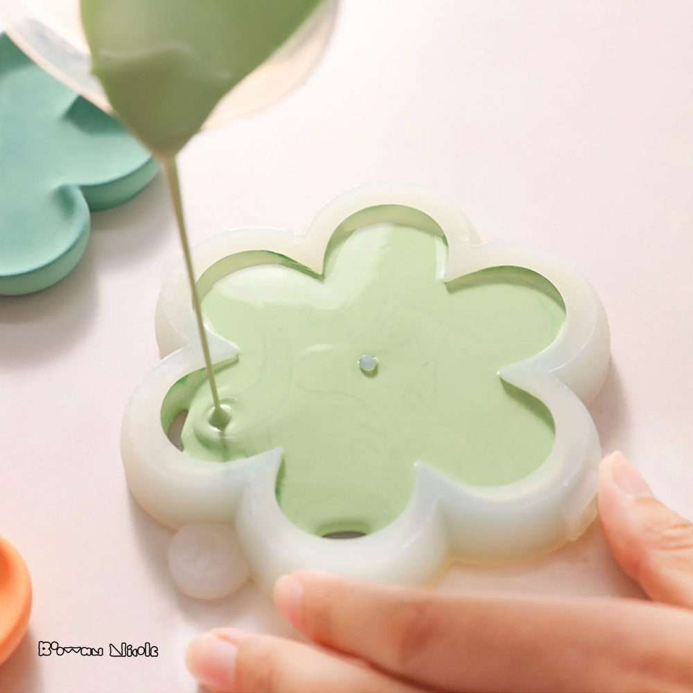 Boowan Nicole: Flower Shape Concrete Incense Holder Silicone Mould