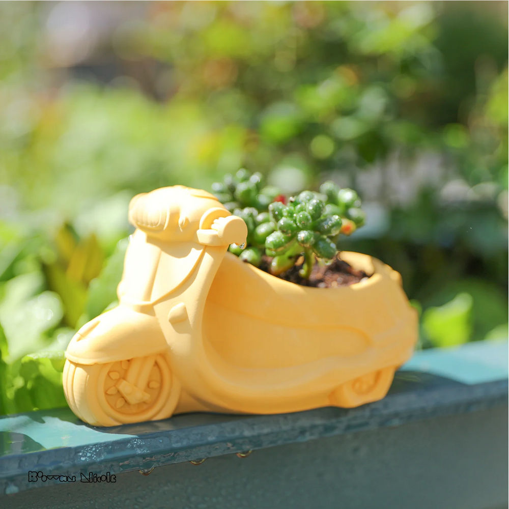 Boowan Nicole: Vespa Motorcycle Plant Pot Concrete Silicone Mould