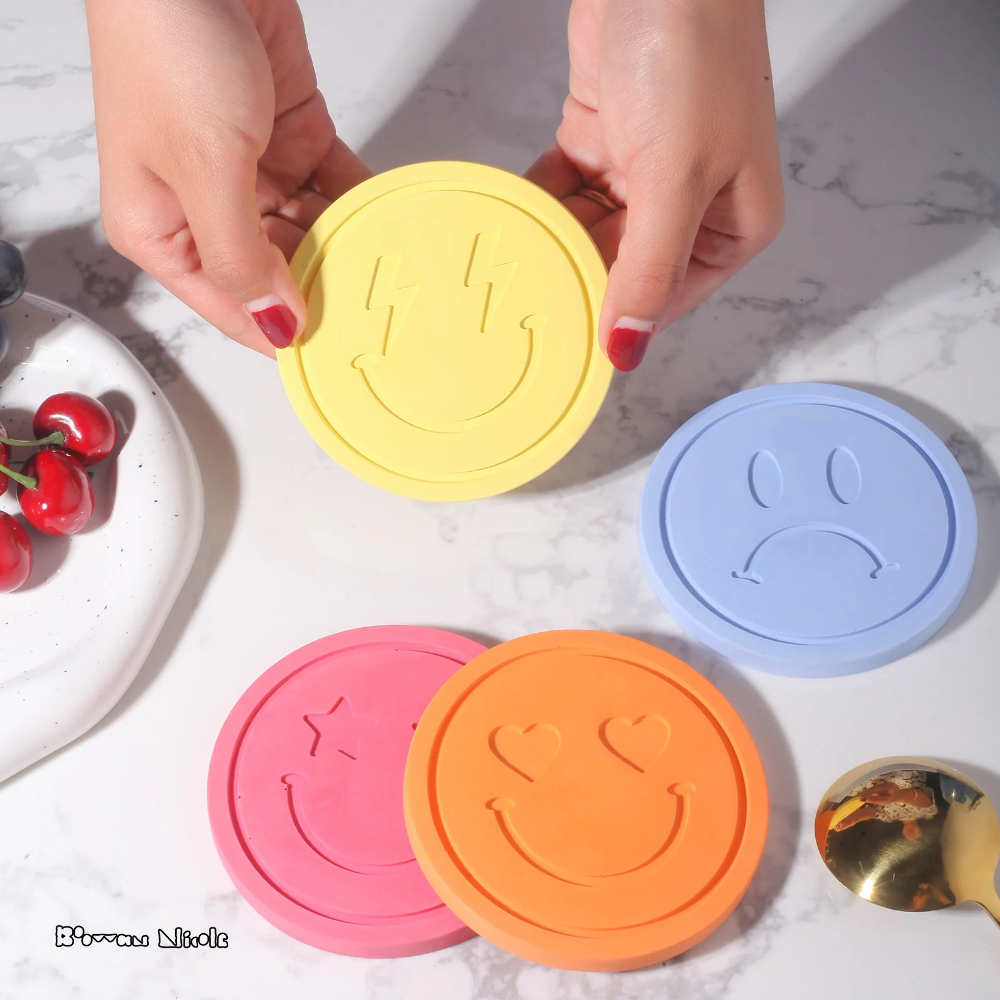 Boowan Nicole: Emoticon Concrete Coaster Silicone Mould