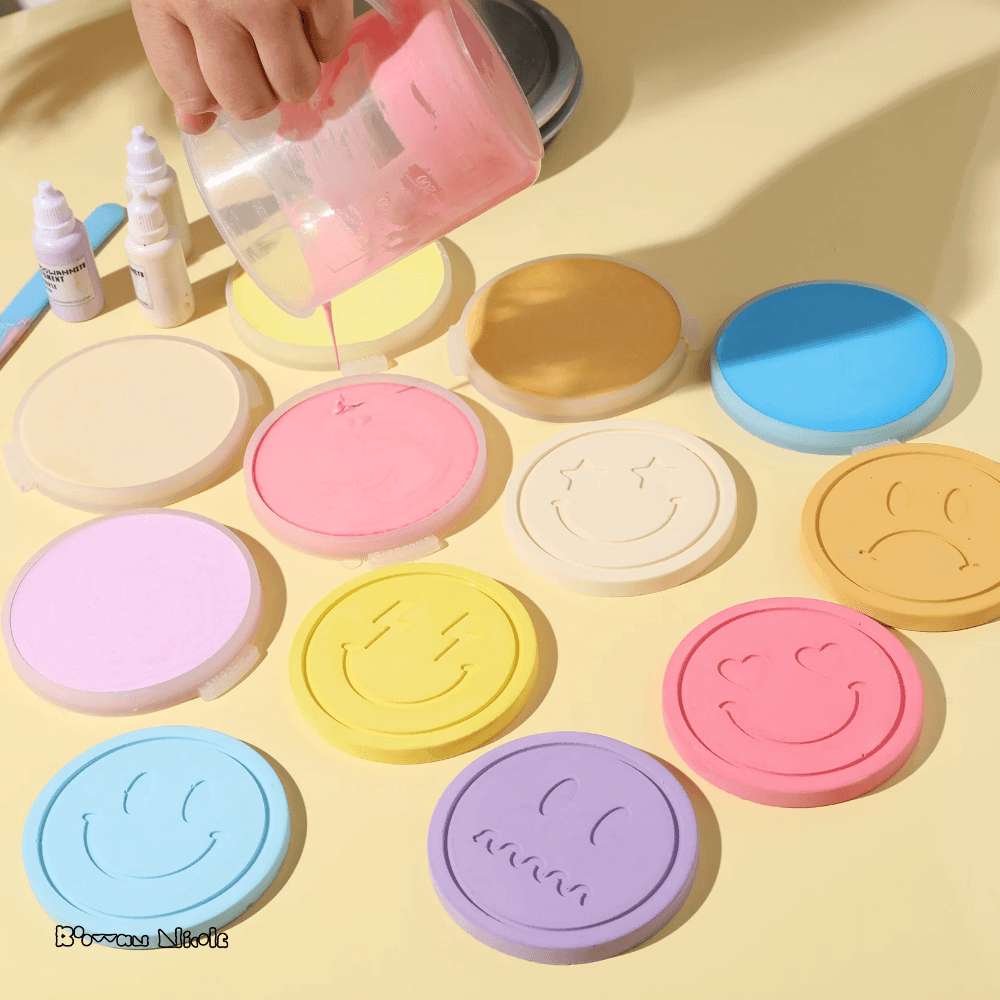 Boowan Nicole: Emoticon Concrete Coaster Silicone Mould - BohriAli.com
