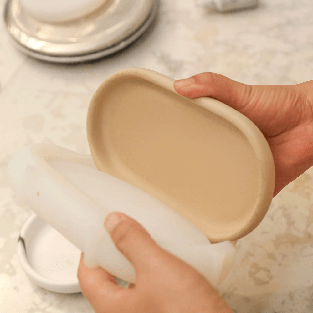 Boowan Nicole: Minimalist Oval Tray Silicone Mould - BohriAli.com