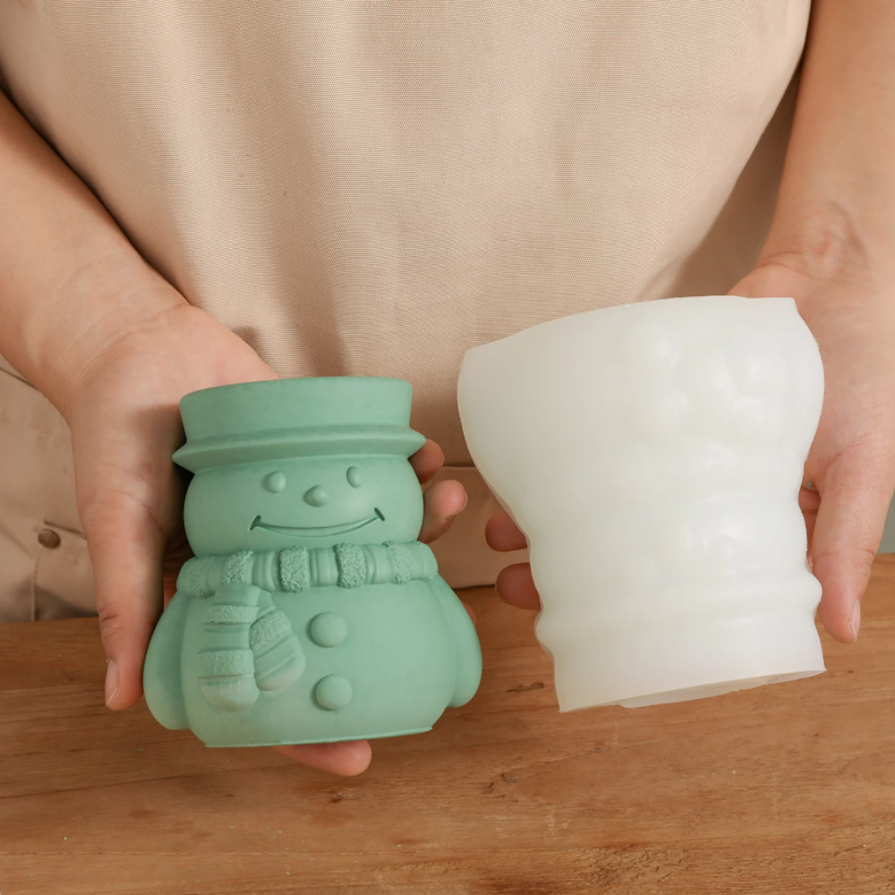 Boowan Nicole: Christmas Cheery Snowman's Winter Glow Candle Jar Mold