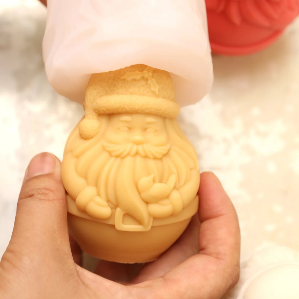 Boowan Nicole: Christmas Chubby Santa Claus Candle Mold