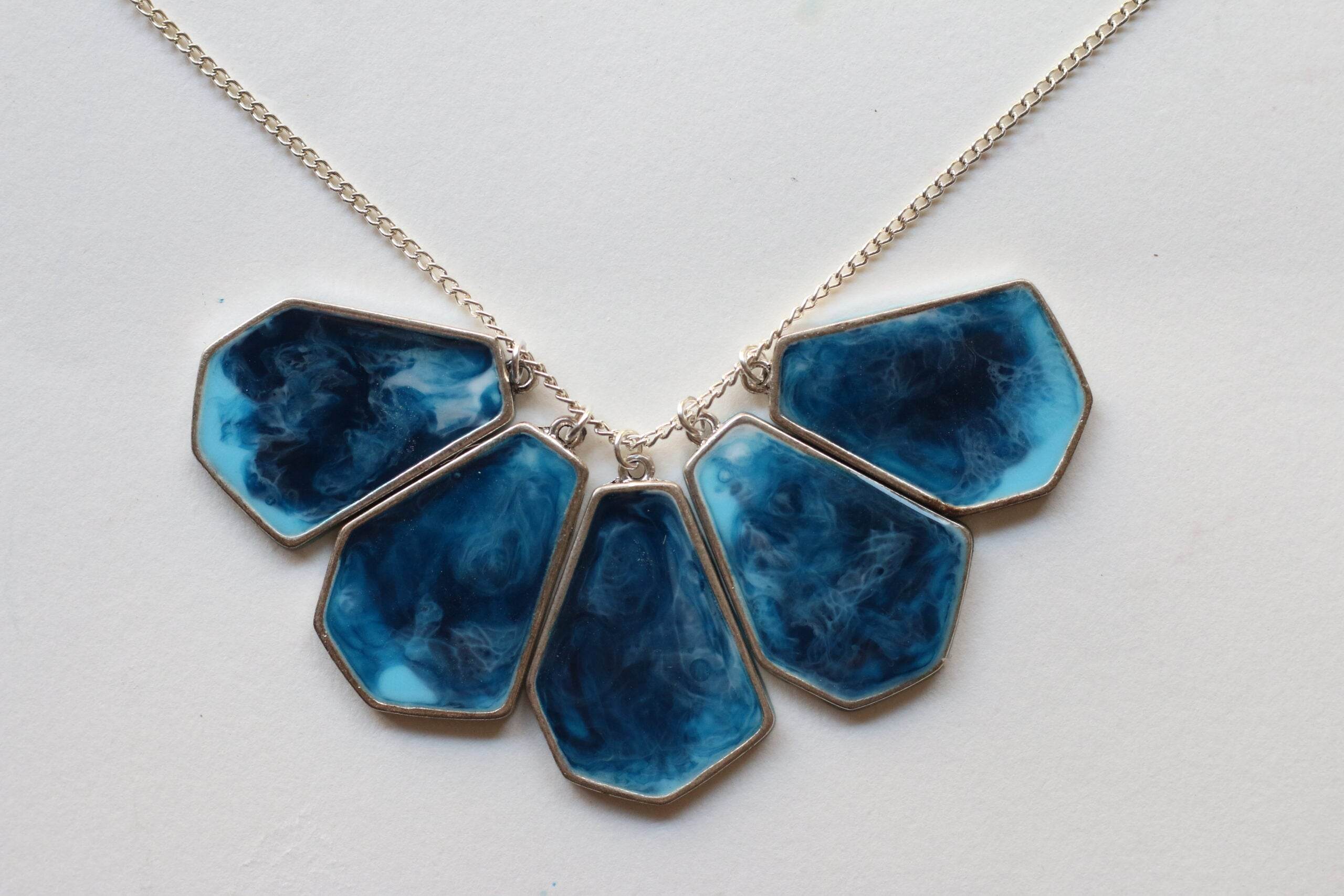 How to make a Resin Pendant with Haksons | A DIY Guide - BohriAli.com