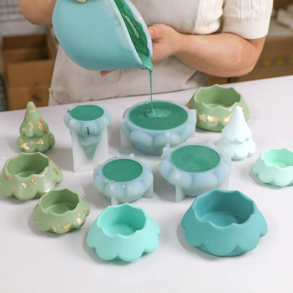 Boowan Nicole: Blooming Stacking Christmas Tree Candle Jar Silicone Mold
