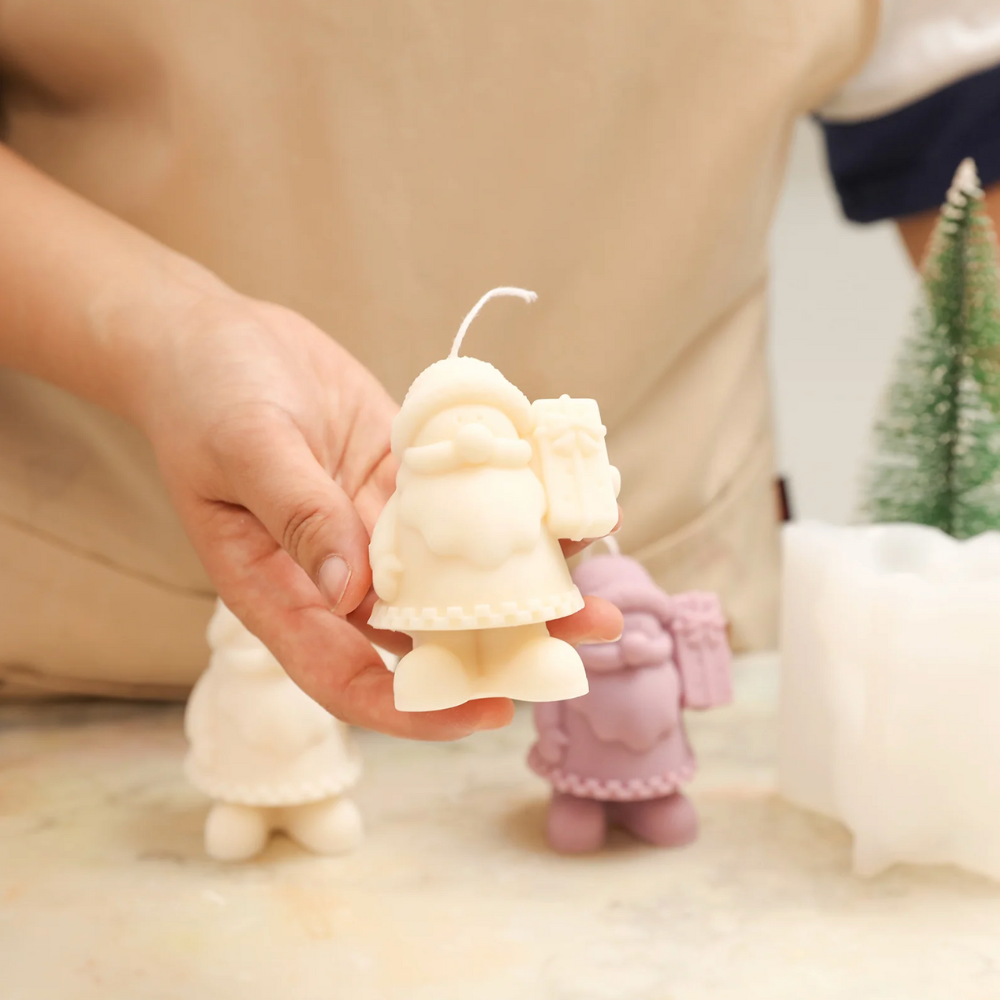 Boowan Nicole: Gift-Giving Santa Claus Candle Mold