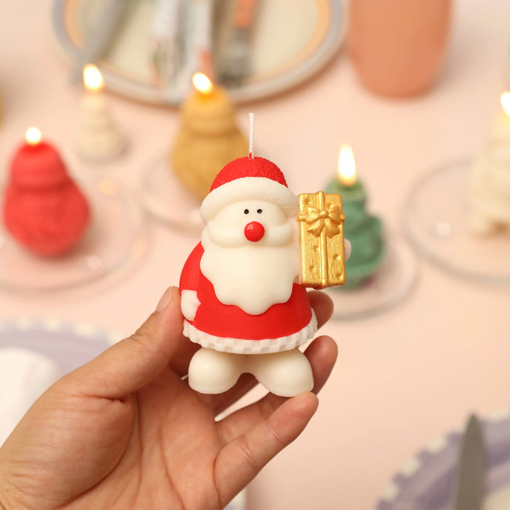 Boowan Nicole: Gift-Giving Santa Claus Candle Mold