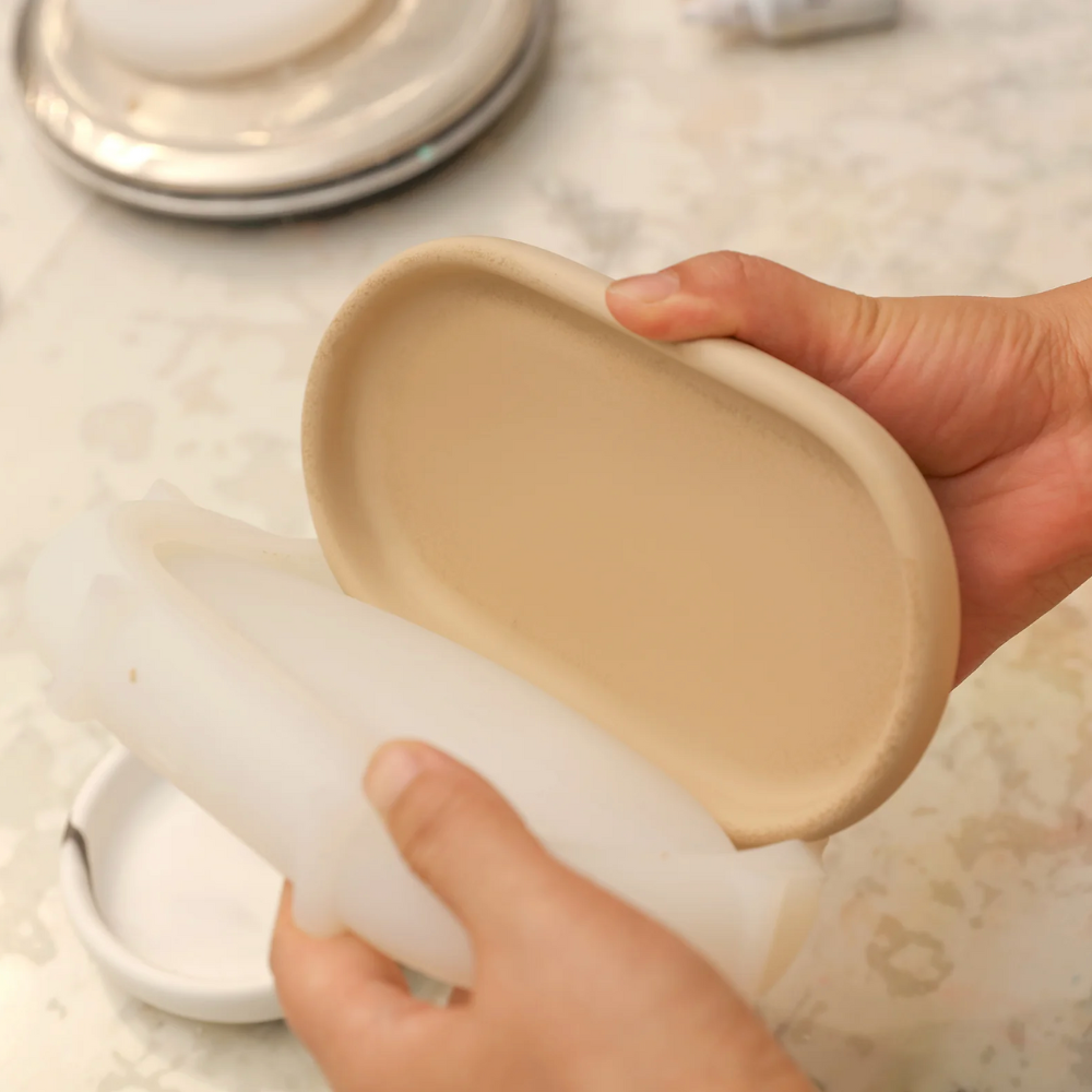 Boowan Nicole: Minimalist Oval Tray Silicone Mould