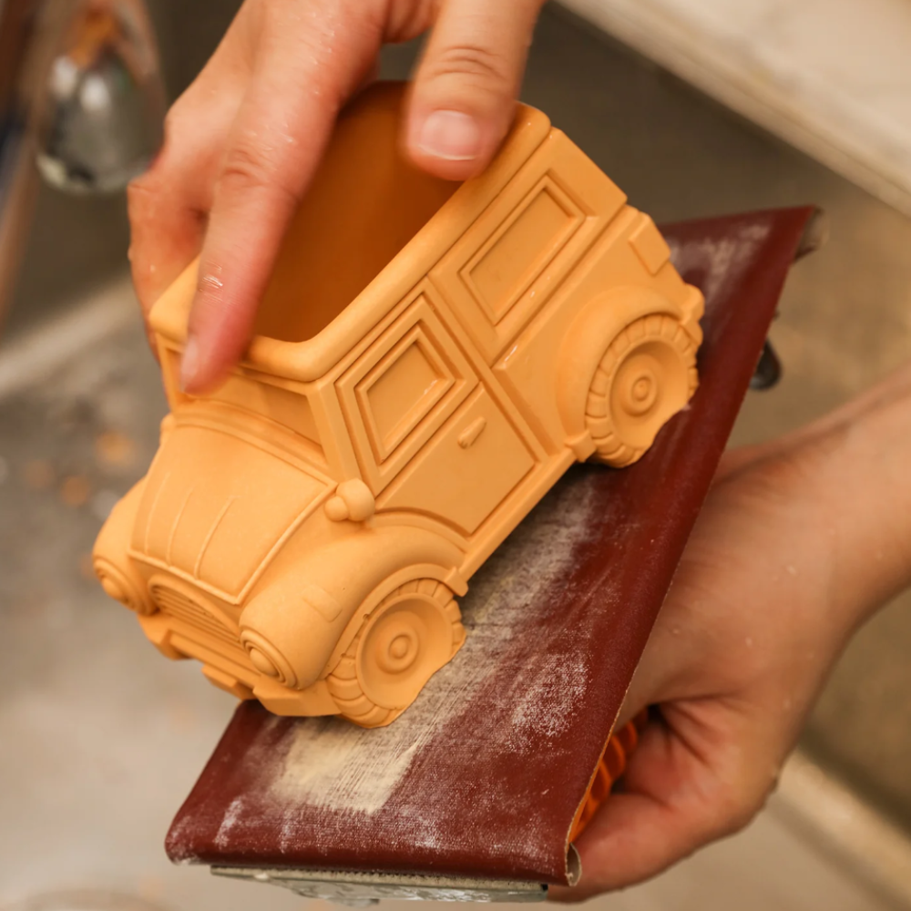 Boowan Nicole: Vintage Off-Road Car Plant Pot Concrete Silicone Mold