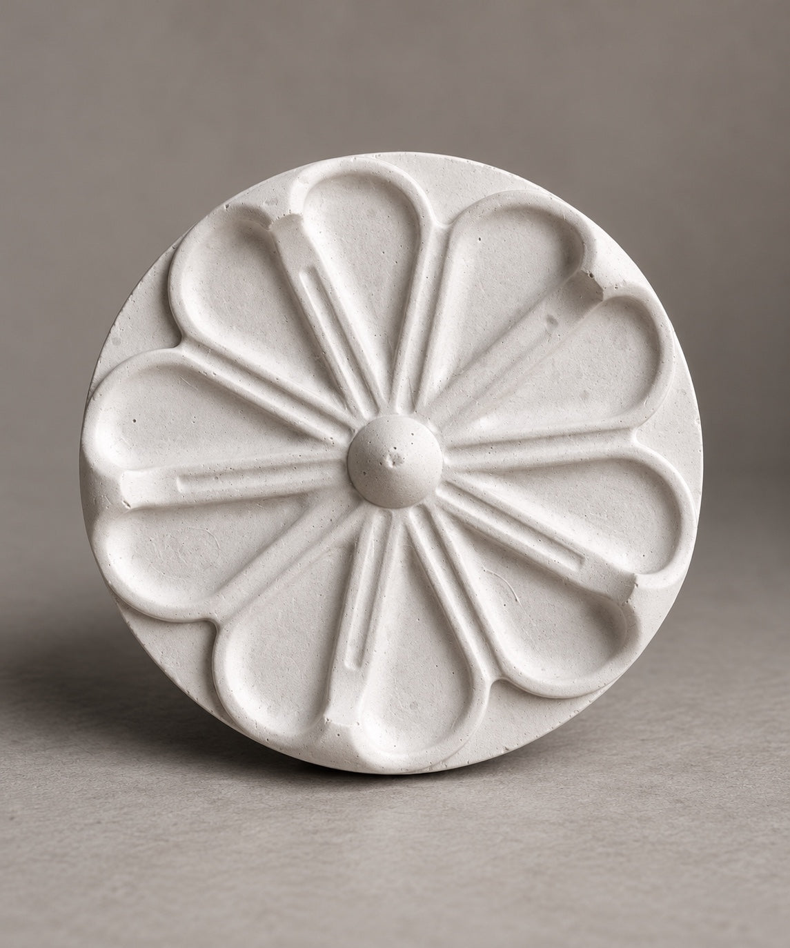 Unpigmented Haksons ECO100 flower casting showing its natural ivory base colour